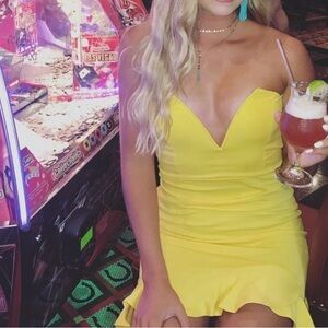 Yellow Strapless V-Neck Women's Dress